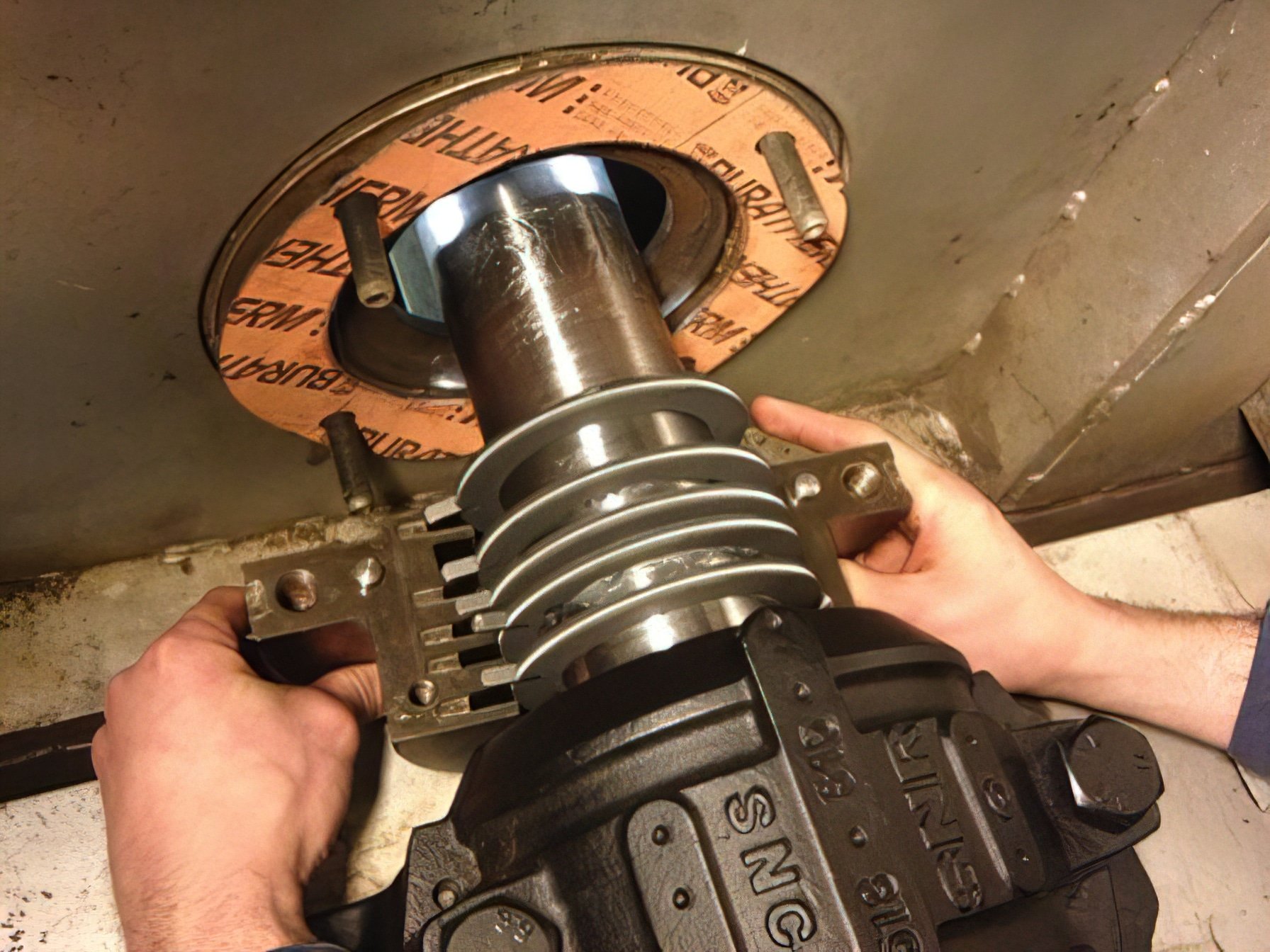 Puhaltimen laakerin asennus puhallinhuollon yhteydessä